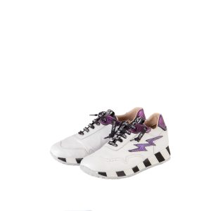 Zapatillas deportivas de Mujer en piel blanca metalizado violeta y fucsia. Cierre cordones negros en parte delantera.
