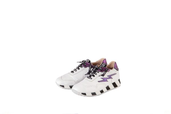 Zapatillas deportivas de Mujer en piel blanca metalizado violeta y fucsia. Cierre cordones negros en parte delantera.